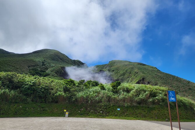 Yamingshan Volcano, Beitou Thermal Valley, Danshui Private Tour - The day starts in Beitou Thermal Valley (Hell Valley) and the Green Library stop