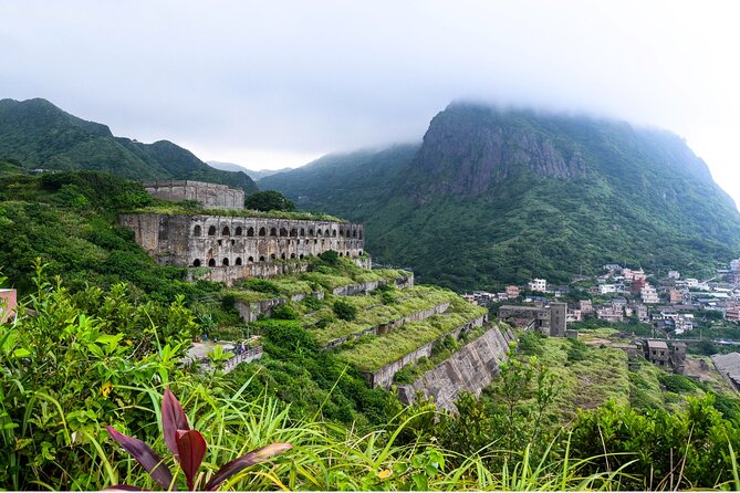 Yehliu, Golden Waterfall, Jiufen, Shifen Day Tour - Small group energy, plus guides who explain the names