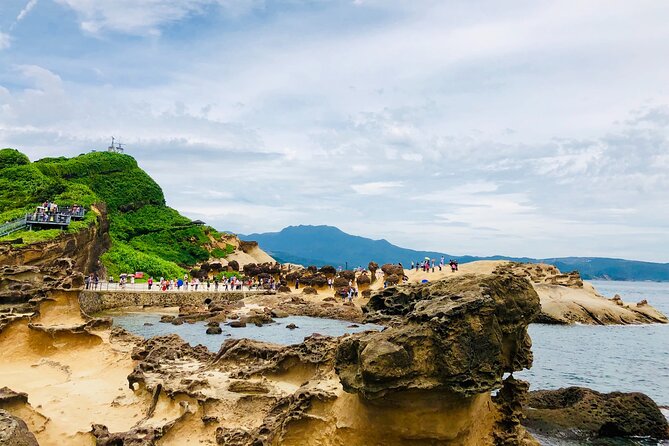 Yehliu & Jiufen & Shifen Day Tour (Departure from Ximending) - Yehliu Geopark and Queen’s Head: Your First Big Coastal Wow