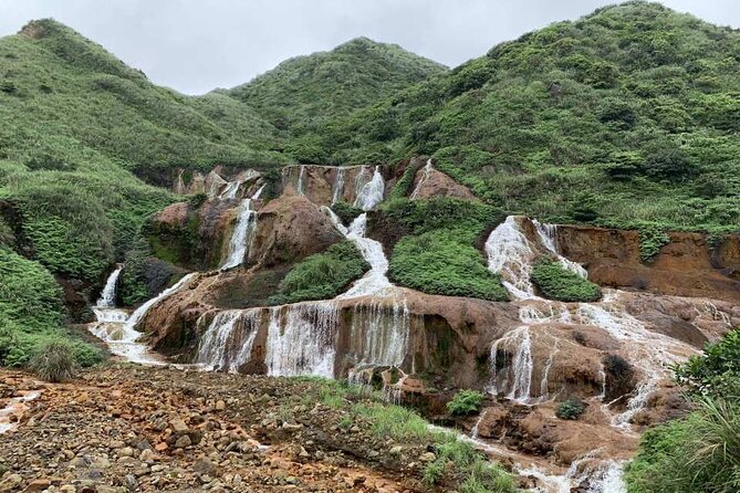 Yehliu, Jiufen & Shifen Taiwans North Coast Day / Night Tour - Communication and Vehicle Size: What Can Change Day to Day